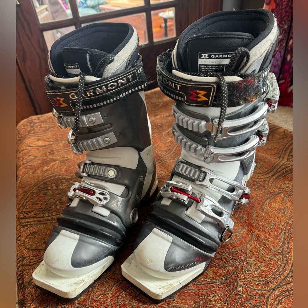 Garmont Elektra Telemark Ski Boots Backcountry 3 Pin G Fit 23 / 24.5  7.5 7 - 8